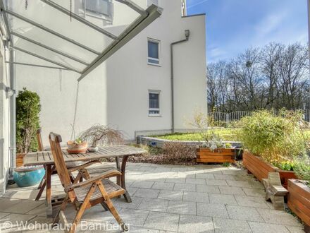 Zentral und dennoch im Grünen - Gut aufgeteilte 2,5 Zimmer Wohnung mit Terrasse, Balkon und Aufzug