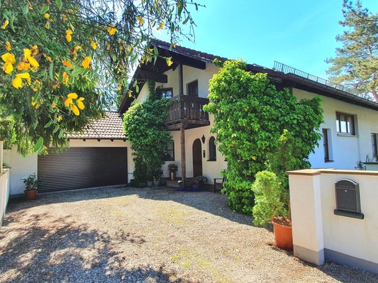 Weg von Großstadthektik -hin zur Natur. Weitläufiges Landhaus in erhabener Lage