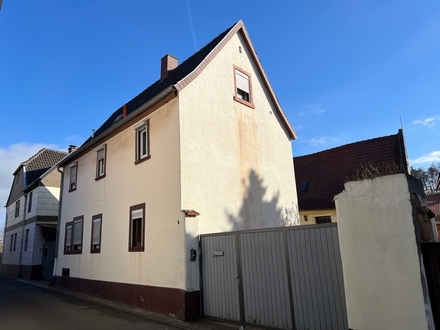 Einfamilienhaus mit Nebengebäude in zentraler Lage von Eisenberg