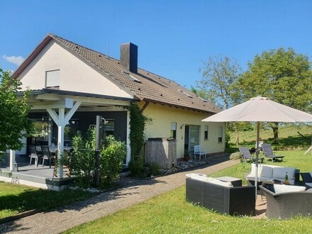 Ruhe und Natur in Ortsrandlage Wohnhaus mit 3 Wohnungen, 97483 Eltmann Ortsteil