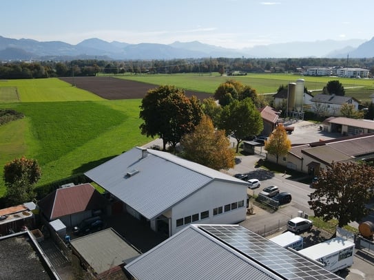 Gepflegtes Büro-/Geschäftshaus mit Lager-/Produktionshalle und Wohnung