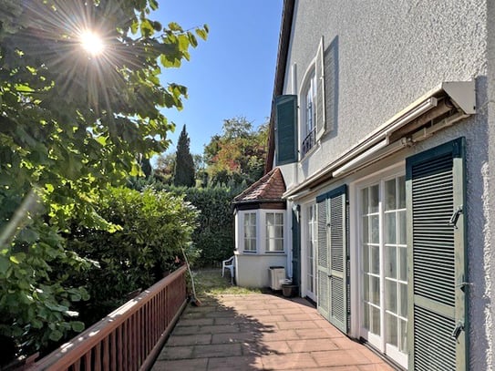 Unverbaubarer Blick auf Weinberge! Freistehendes 1-Familien-Haus mit ELW