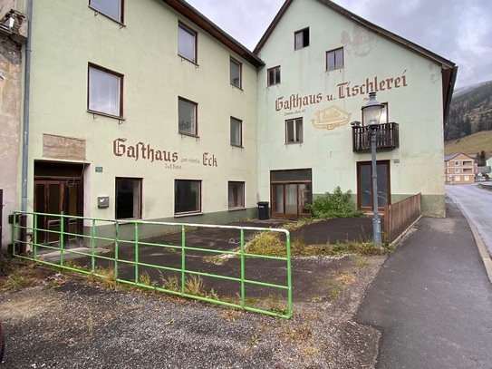 Sanierungsbedürftiges Mehrparteienhaus in Zentrumlage (2369)