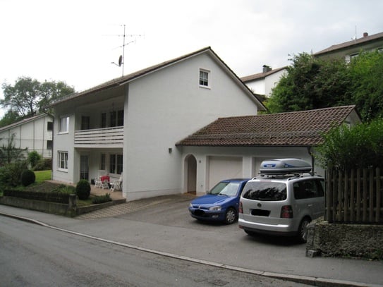 ZFH-Hälfte vollständig modernisiert m. Terrasse u. Balkon zu verm.