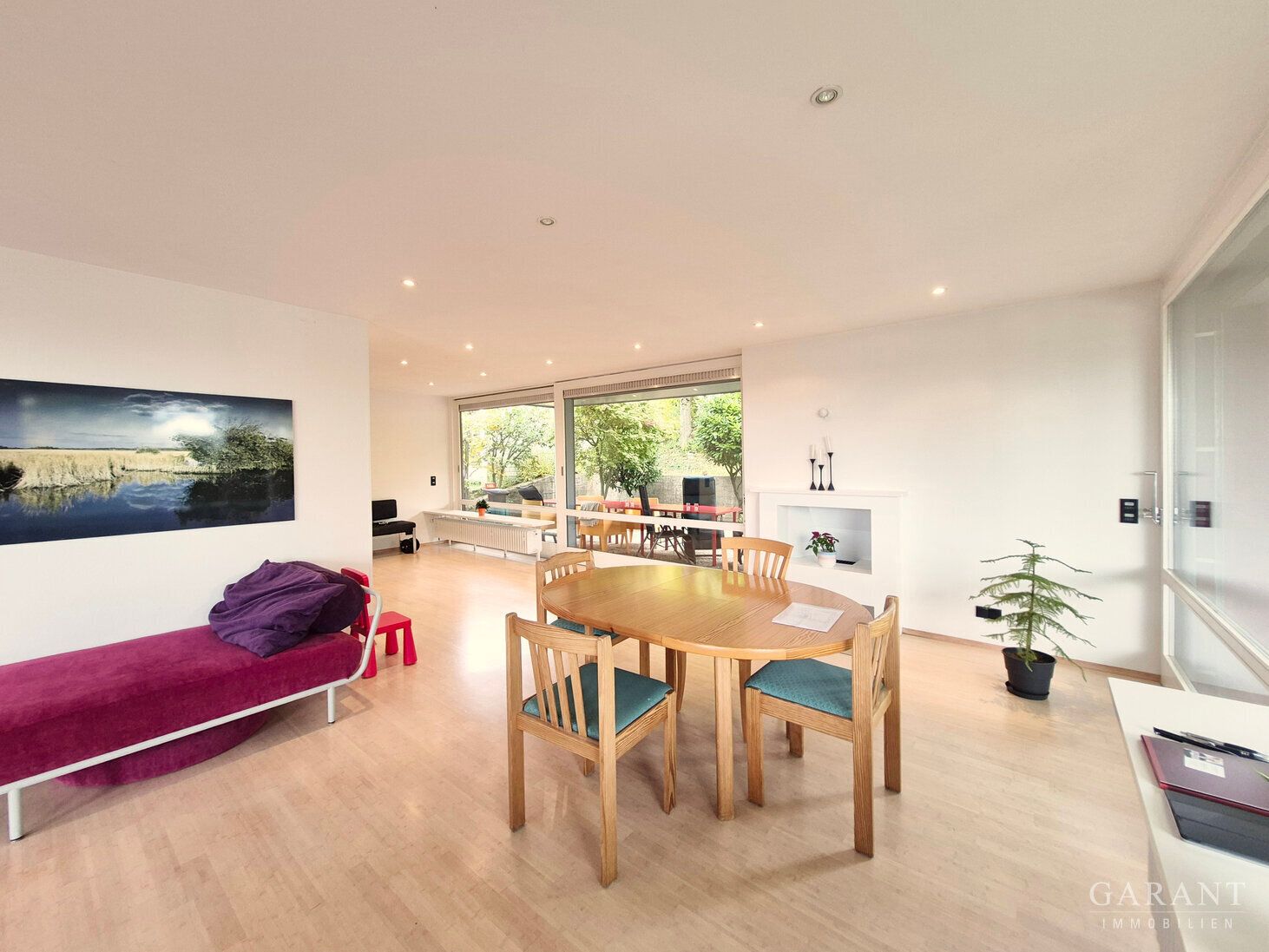 Licht + Raum + Weitblick! - Stilvolles Haus mit schöner Einliegerwohnung und großem Büro - – 71717 Beilstein, 71717 Beilstein – Vorschaubild 4