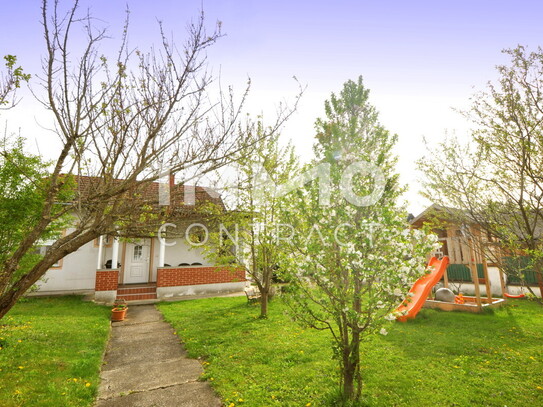 Zentrale Ruhelage - Geschützter Garten - Großes Einfamilienhaus überdachte Terrasse - Doppelgarage