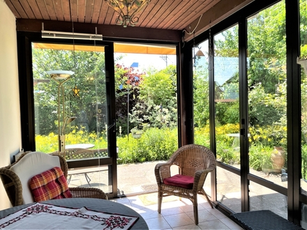 Fertighaus-Bungalow mit großem eingewachsenem Garten, Gartenhütte und Garage in Großaitingen kaufen