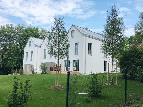 Neuwertiges Reiheneckhaus mit Garten und Blick auf den Starnberger See in Berg-Kempfenhausen