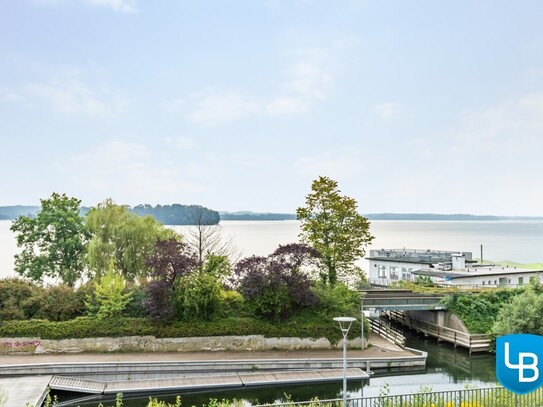 Modernisierte 4-Zimmer-Wohnung mit beeindruckendem Weitblick über den Großen Plöner See!