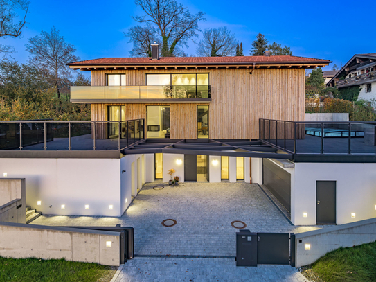 Modernes Haus mit Pool und ELW