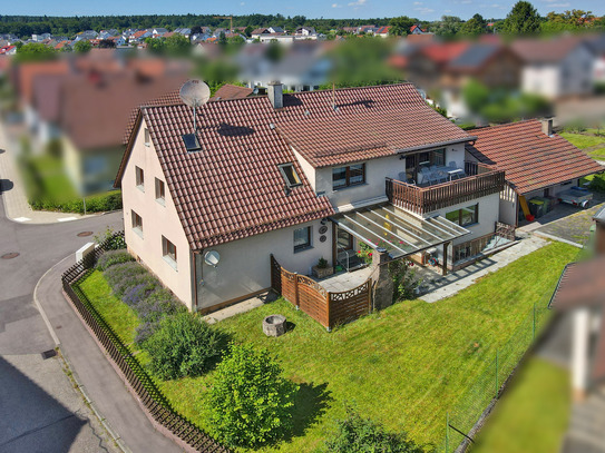 Familiendomizil mit vielen Zimmern und großem Garten in toller Wohnlage wartet auf Sie!