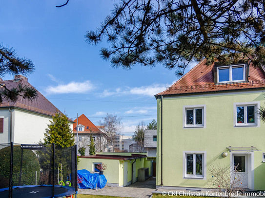 Hochwertig Saniert! Moderne DHH mit Südwestgarten in München-Pasing - Ideal auch für Allergiker