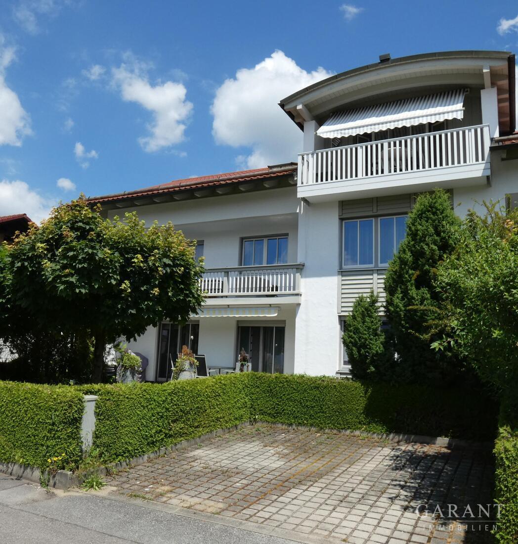 Vielseitiges Dreifamilienhaus in begehrter Lage von Raubling - alle Wohneinheiten frei! – 83064 Raubling, 83064 Raubling – Vorschaubild 4