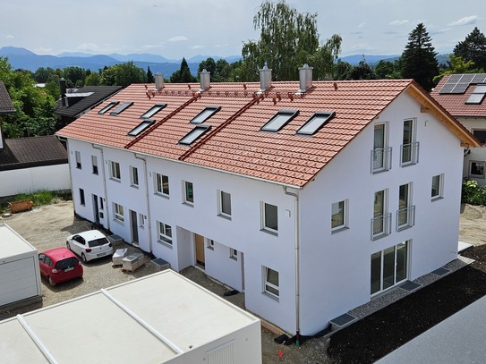 Reiheneckhaus im Neubaugebiet "Ellmosener Wies" am nördlichen Ortsrand von Bad Aibling