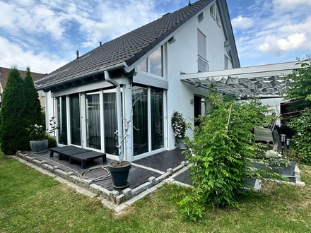 Stilvoll wohnen in Spenge ! Einfamilienhaus mit Einliegerwohnung und vielen Extras zu verkaufen !
