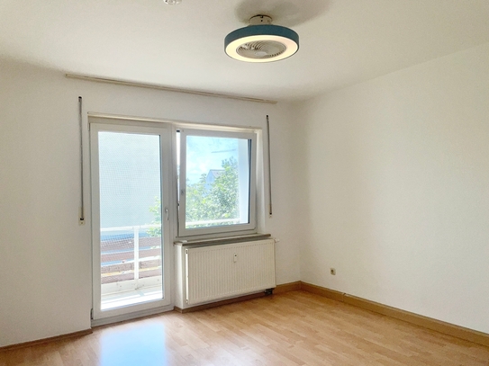 2,5 ZKB-Wohnung mit Loggia, mit Garage, kleinem Garten und Abstellraum in Haunstetten-Süd zu kaufen