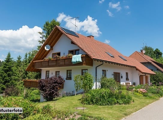 Luxuriöses Anwesen mit Wohnhaus, Gästhaus und Nebengebäuden