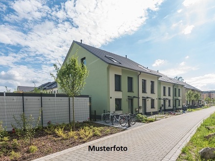 Einfamilienhaus mit kleiner Teichanlage - provisionsfrei