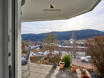 5-Zimmer-Hochparterre-Wohnung mit wunderschönem Blick auf das idyllische Waldachtal