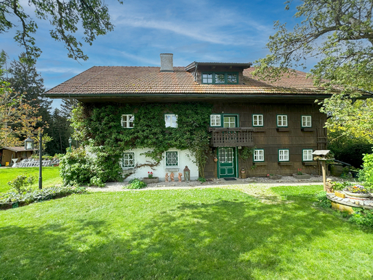 NATURSCHÖNHEIT IM INNVIERTLER HÜGELLAND! Bauernsacherl mit großzügiger Teichlandschaft