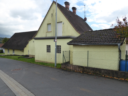 Wohnhaus mit großer Garage, teilweise noch bebaubar