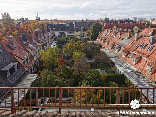 BERK Immobilien - Herrlicher Ausblick - 5-Zi-DG-Wohnung mit gemütlicher Loggia in München-Laim