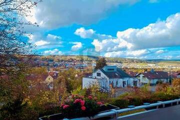 TRAUMHAFTER BLICK IN RUHIGER GASSE