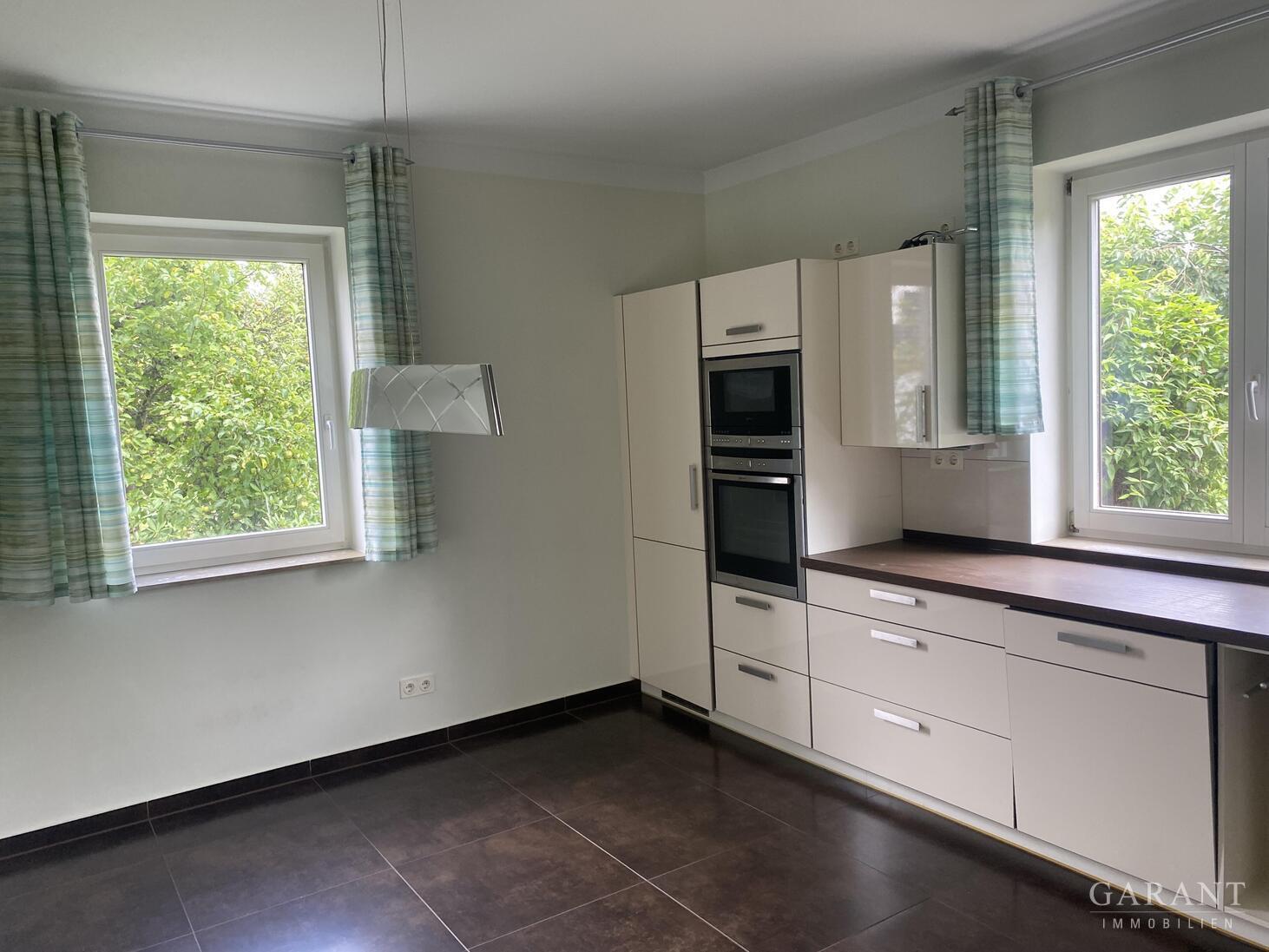 Großzügiges Zweifamilienhaus mit Wintergarten, Sauna, zwei Kaminen, Garage und schönem Grundstück – 04683 Ammelshain, 4683 Ammelshain – Vorschaubild 5