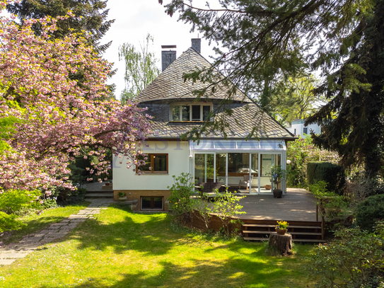 Traumhaftes Einfamilienhaus mit riesigem Grundstück in der besten Lage von Zehlendorf