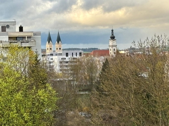 Toll geschnittene 3-Zimmer Wohnung mit super Ausblick und Garage!