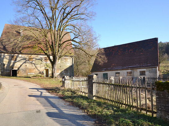 Ehemalige Hofstelle - Wohnstallhaus mit Nebengebäude im Naturpark Fränkische Schweiz