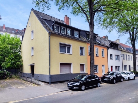 Flexibel nutzbar und leerstehend: Drei-Parteien-Haus im beliebten Kreuzviertel