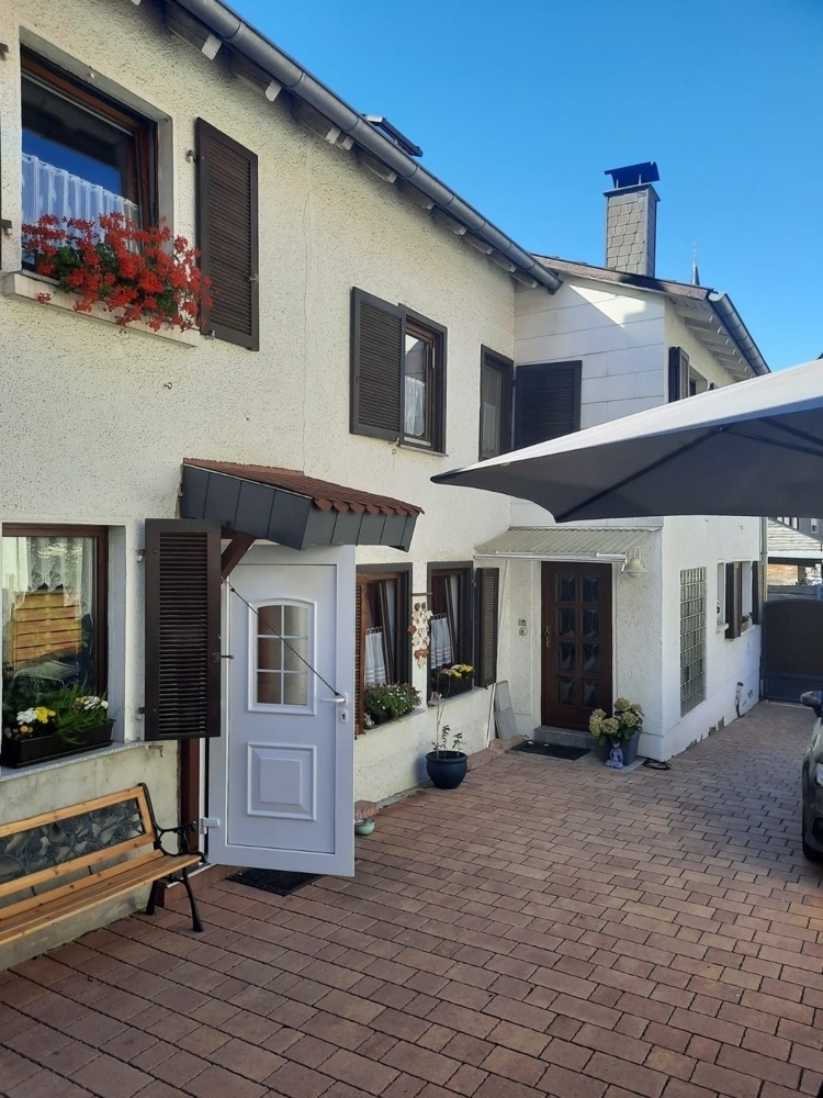 Provisionsfrei: Charmantes Haus + Nebengebäude in Friedrichsdorf Seulberg – 61381 Friedrichsdorf / Seulberg, 61381 Friedrichsdorf / Seulberg – Vorschaubild 2