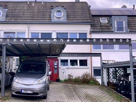 Reihenmittelhaus mit Garten, Carport und 2 Stellplätzen in guter Lage sucht neue Familie!