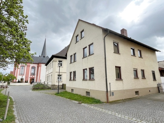 Zweifamilienhaus mit Scheune im Ortskern von Pettstadt