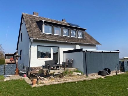 Modernisiertes Einfamilienhaus mit Solarthermie, Vollkeller und Garage in ruhiger Feldrandlage