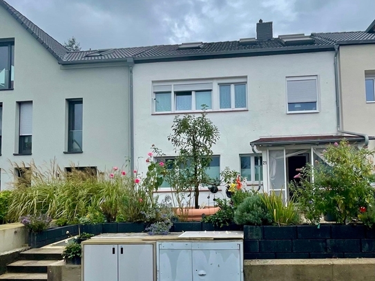 Charmantes Zweifamilienhaus mit Gartenidylle im begehrten Frankfurt-Sachsenhausen