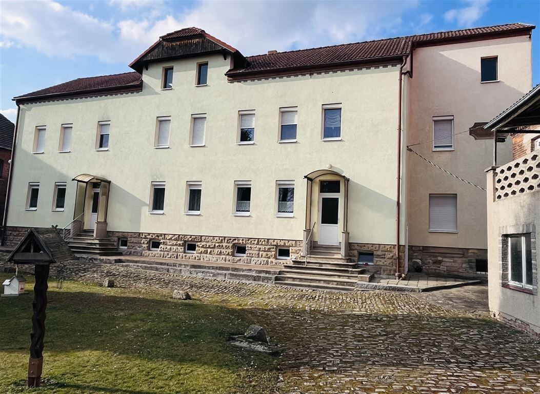 Attraktives Investment: Mehrfamilienhaus mit Nebengebäuden und umfangreichem Bauland – 06679 Hohenmölsen, 6679 Hohenmölsen – Vorschaubild 3