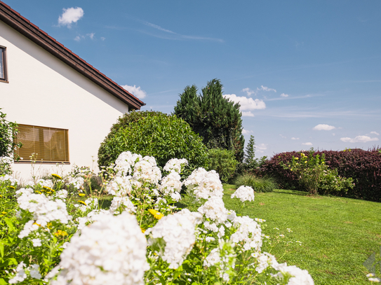 Landhaus mit riesigen Gewerbeflächen in Ostermiething - Bestlage