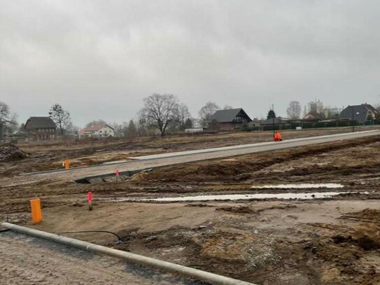 Erschlossenes Baugrundstück für Einfamilienhaus oder zwei Doppelhaushälften, erschlossen, neues Wohngebiet