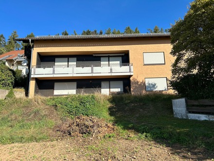 Zweifamilienhaus mit Blick auf Cham zu verkaufen