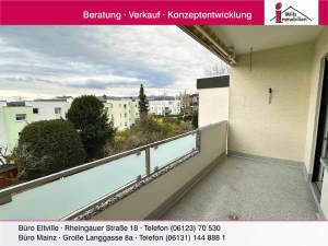 Top gepflegte 4,5 ZKV-Eigentumswohnung mit sonnigem Balkon