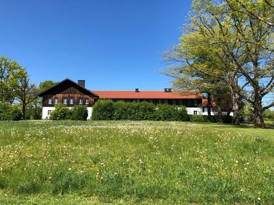 Großzügiges Reihenhaus mit EBK und unverbaubarem Blick in exponierter Alleinlage in Oberpframmern