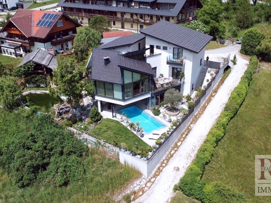 Viel Platz für die ganze Familie in großzügiger Architekten Villa mit herrlichem Blick auf den See