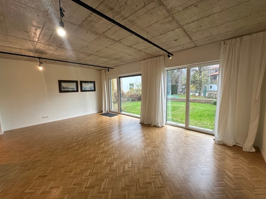 Wunderschöne 4 Zimmer Wohnung mit Loft- Atmosphäre, Terrasse und 166 qm großem Garten.