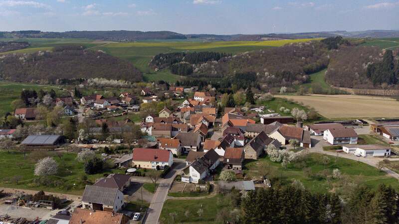 Drei Straßen, 44 Wohnhäuser: Buborn im Kreis Kusel. 