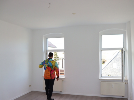 ** WUNDERSCHÖNE 4RAUM WOHNUNG - neues Laminat / große Küche / helle Räume **