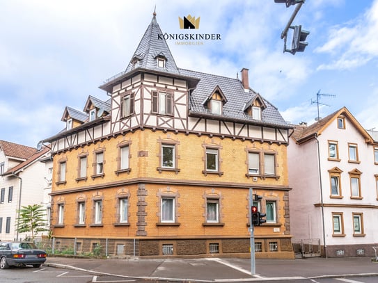 Wohnen im historischen Charme: Großzügige 5-Zimmer-Wohnung mit Dachbodenzugang