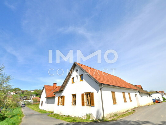 Traditioneller Vierseithof - Idyllischer Innenhof – Erleben Sie im Innenhof Ihr open air Wohnzimmer