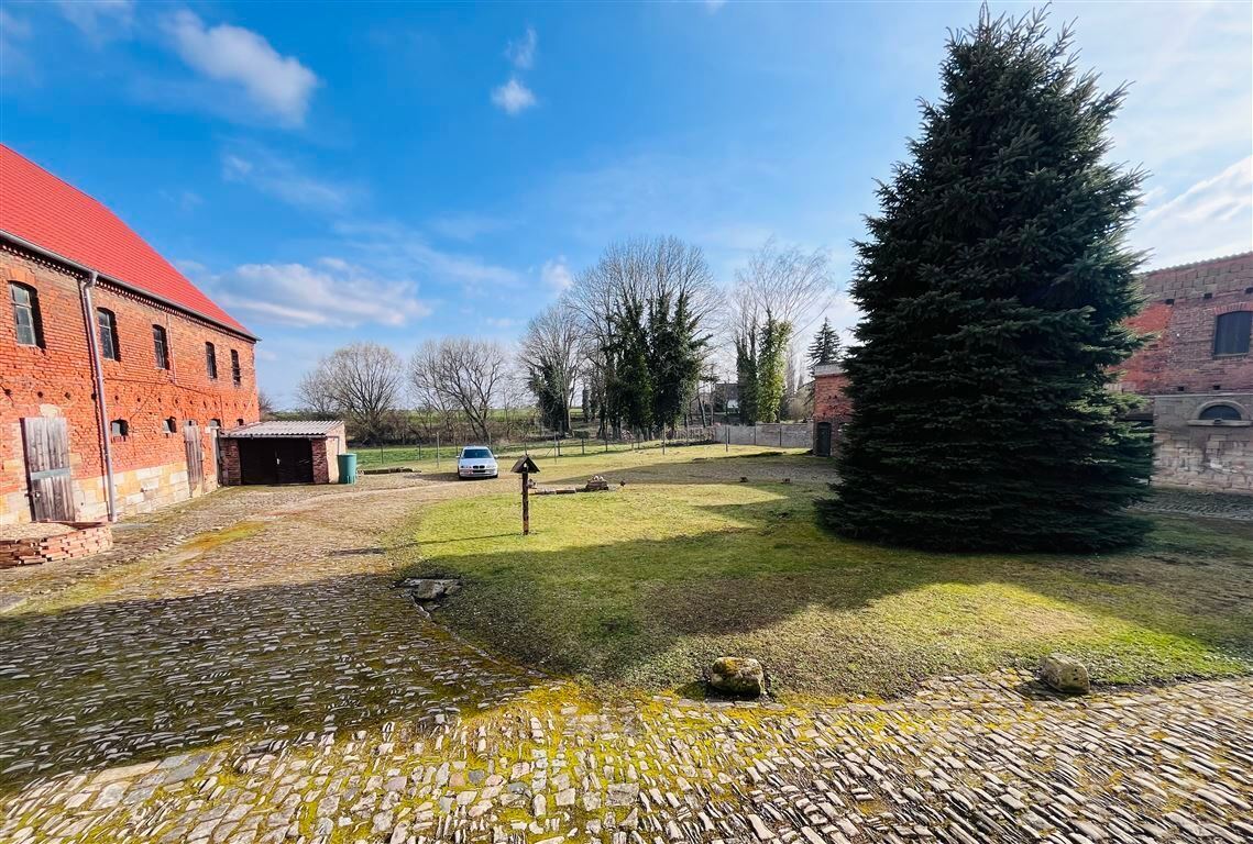 Attraktives Investment: Mehrfamilienhaus mit Nebengebäuden und umfangreichem Bauland – 06679 Hohenmölsen, 6679 Hohenmölsen – Vorschaubild 9